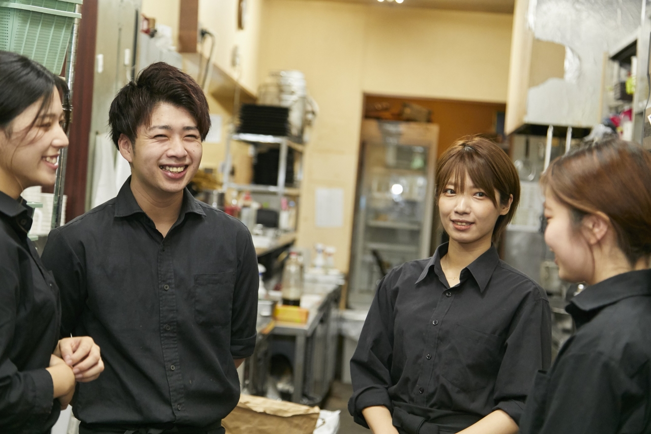  「食を通じ、人に笑顔と感動を与える会社」で店舗スタッフを募集！