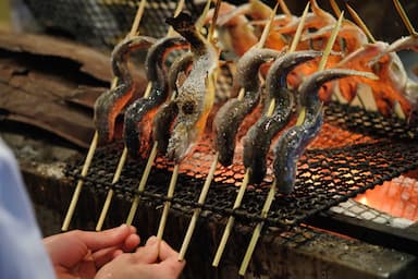 長野直送の新鮮な川魚が自慢の居酒屋です。あなたも上質な食材を扱いながら、調理スキルを磨きませんか？