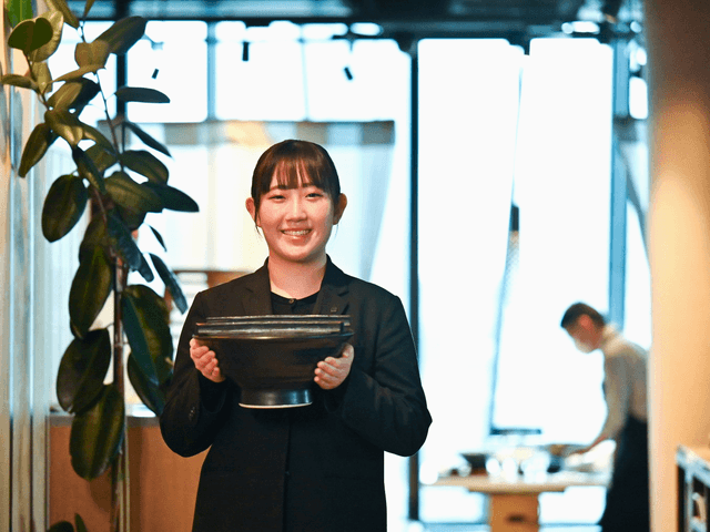 【月給35万円以上】顔より大きな鉢で提供する“驚き満載”のうどんや“本格的”な会席コース料理など自信を持っ て提供できるお店「つるとんたん」で店長候補を募集！