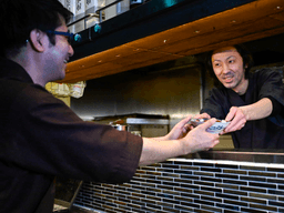 店長のままでも昇格・昇給！年収600万円以上も目指せる多彩なキャリアパスをご用意。