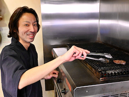 店長のままでも昇格・昇給！年収600万円以上も目指せる多彩なキャリアパスをご用意。