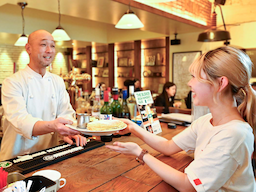 現在、国内外に50業態・320店舗を展開している成長企業で活躍しませんか！