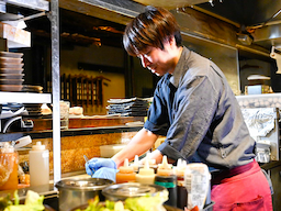 店長のままでも昇格・昇給！年収600万円以上も目指せる多彩なキャリアパスをご用意。