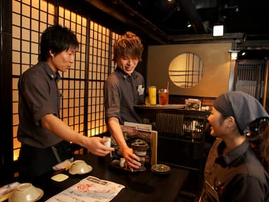 現在、国内外に50業態・320店舗を展開している成長企業で活躍しませんか！