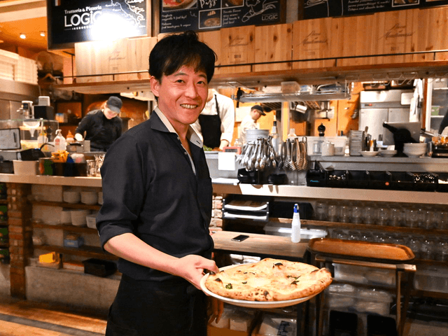 「まるで個人店経営」の裁量と、「自己資本比率86.5%」の安定基盤。国内外320店舗のスケールで、次のキャリアを築く店長候補募集。月8日休み。転居補助あり。