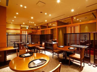現在、国内外に50業態・320店舗を展開している成長企業で活躍しませんか！