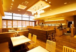 私たちが働く「とんかつ むら瀬」。お客様の笑顔があふれるお店を一緒に創ろう！