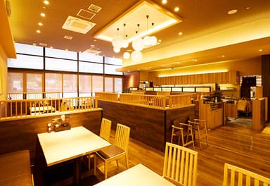 私たちが働く「とんかつ むら瀬」。お客様の笑顔があふれるお店を一緒に創ろう！
