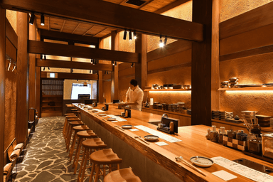 居酒屋から割烹まで幅広い料理知識と質の高い接客スキルを学びながら現場で成長できます