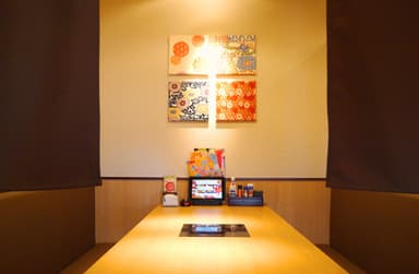 各エリアに研修店舗があり入社後のフォロー体制が充実しているため、経験が浅くても段階的に学べます。