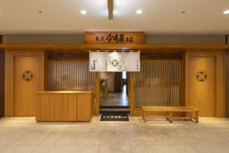 現場業務からスムーズにスタートし、将来的に店舗管理や経営スキルをしっかり身につけられる環境です。