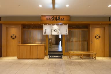現場業務からスムーズにスタートし、将来的に店舗管理や経営スキルをしっかり身につけられる環境です。