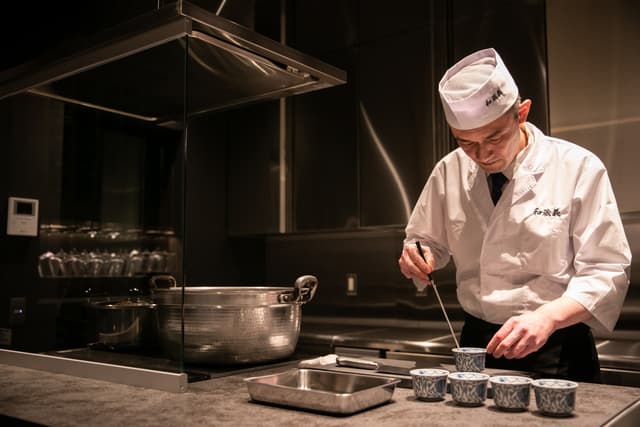 賞与3回！若手主体で店を創る面白さを。日曜定休＆残業抑制で、私生活も大切に。家賃補助等の手厚い支援で、貯金もしやすい生活。