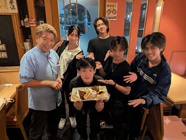 大人が集うシックな空間で、一流の料理とサービスを提供するプロの仕事場です。