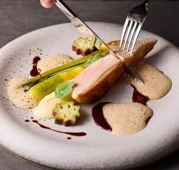  2025年10月にオープンした『Sillage』（シヤージュ）でサービススタッフを募集しています。