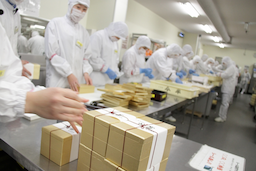 東京・江東区にある、人形町今半の味を支える弁当工場で調理スタッフ募集