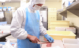 東京・江東区にある、人形町今半の味を支える弁当工場で調理スタッフ募集