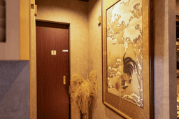 薮崎友宏シェフが監修した本格薬膳火鍋レストランです。