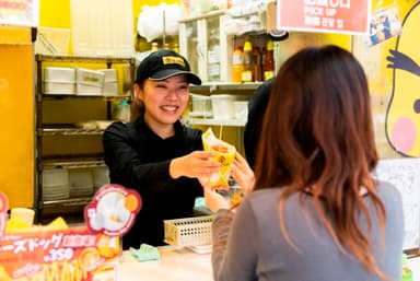 「金のとりから 新京極店」で、私たちと一緒に働く新しい仲間を大募集します！