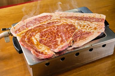 店舗の「ヒト・モノ・カネ」を統括する経験を通じ、将来の独立にも役立つ経営ノウハウを習得できます。