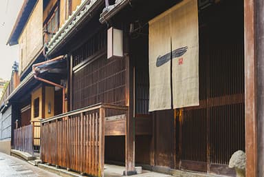 新たな挑戦として2026年5月にオープンした『京都一の傳 祇園ハナレ』
