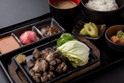 「食を通じ、人に笑顔と感動を与える会社」で料理長を募集！月給35万〜45万円