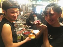 「食を通じ、人に笑顔と感動を与える会社」で店舗スタッフを募集！月給30万～33万円