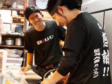 「食を通じ、人に笑顔と感動を与える会社」で店舗スタッフを募集！月給30万～33万円