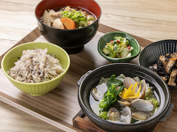 蒲生四丁目駅前に自然派の定食カフェがお目見え！月8日休み ・月給25万～28万円