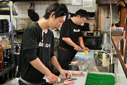 「食を通じ、人に笑顔と感動を与える会社」で料理長を募集！月給31〜36万円