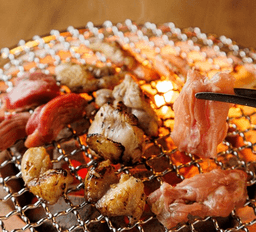 焼鳥・鶏料理専門店が調理スタッフを募集。月給30万円～　