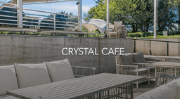 海辺の心地よさを提供する「CRYSTAL CAFE（クリスタル・カフェ）」が勤務地！