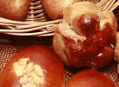 『穀物日和　学園都市駅店』でブーランジェとして活躍を。経験に問わず、幅広く募集します。