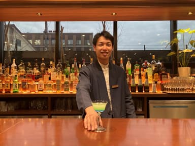 これまでのホール経験を活かし、『花岡DINING and BAR』でさらに接客スキルを磨きませんか？