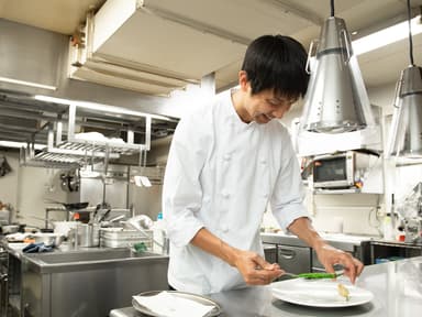 芦屋の地で長く愛されてきたレストランで、料理人として成長しませんか。