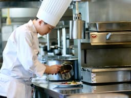 年間休日120日と3年に1度の30日間リフレッシュ休暇があり、私生活と仕事を両立できる環境です。