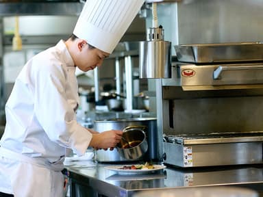 年間休日120日と3年に1度の30日間リフレッシュ休暇があり、私生活と仕事を両立できる環境です。