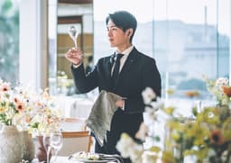 飲食業界では珍しい年間休日120日を確保。3年に1度の30日間休暇で、心身ともにリフレッシュできます