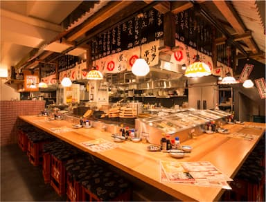 九州の名物料理が目白押しの居酒屋がスタッフを募集！月給25万～33万円
