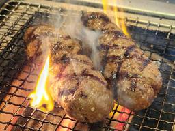 第1回ハンバーググランプリ金賞受賞・試行錯誤の末に完成させた炭火で焼き上げるハンバーグが自慢！