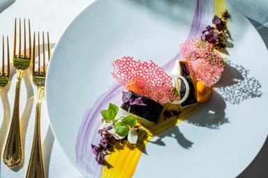 完全予約制＆フルコース中心。盛り付け・表現にもこだわれます。