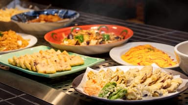 旬の野菜をふんだんに。心と身体が喜ぶ自然食ビュッフェ『ひな野』でお客様に健康と笑顔をお届けしませんか