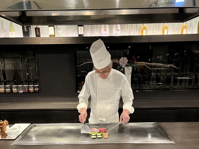 【面接確約！WEB面接可】和洋中のジャンルを超えた「創作」を楽しむ料理長候補！月9日休×最大7連休取得可能◎料理長の経験を「安定企業」で活かしませんか？ 