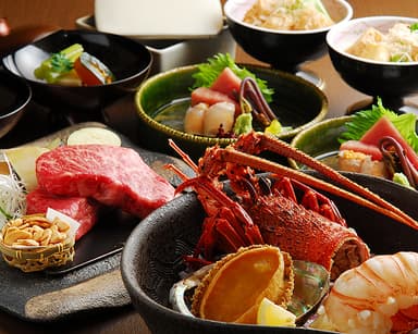 鉄板焼と和食を組み合わせた高度な調理技術を習得でき、料理人としての市場価値を大きく高められる環境です