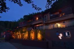 週休3日制で、接客経験を活かしながら無理なく働けるサービス職です。