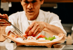 旬の魚介と全国の美味い酒で至福の瞬間を演出！手作りにこだわる『音波』で料理人として成長しませんか？
