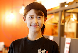 月給30万円～41.9万円。店長としてメンバーの個性を引き立てて、店を盛り上げて下さい