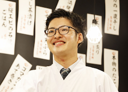 月給30万円～41.9万円。店長としてメンバーの個性を引き立てて、店を盛り上げて下さい