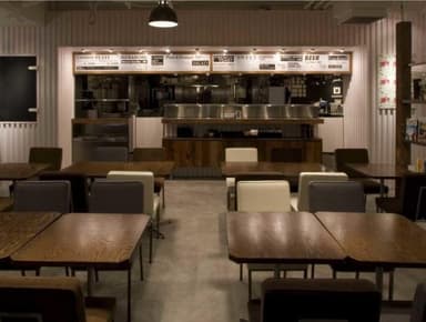 仕入れや食材管理から調理、接客にいたるまで、店舗を丸ごと運営できる一生モノの技術が身につきます。
