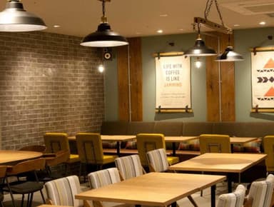 都内の多彩なコンセプト店舗で働くことで、マニュアルにとどまらない応用力や運営スキルが身につきます